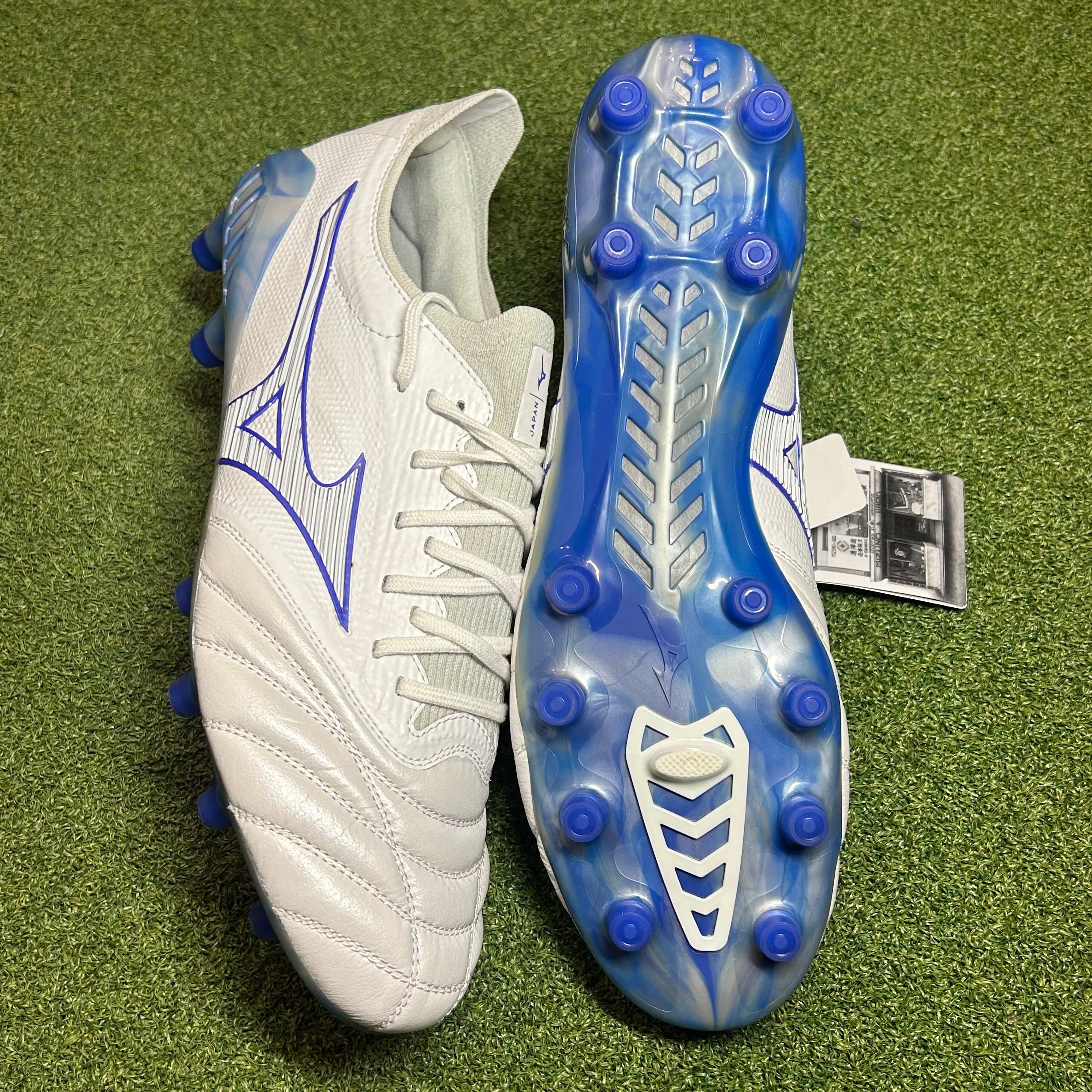Mizuno Morelia Neo IV Beta Made in Japan FG Mugen - White/Laser Blue side view