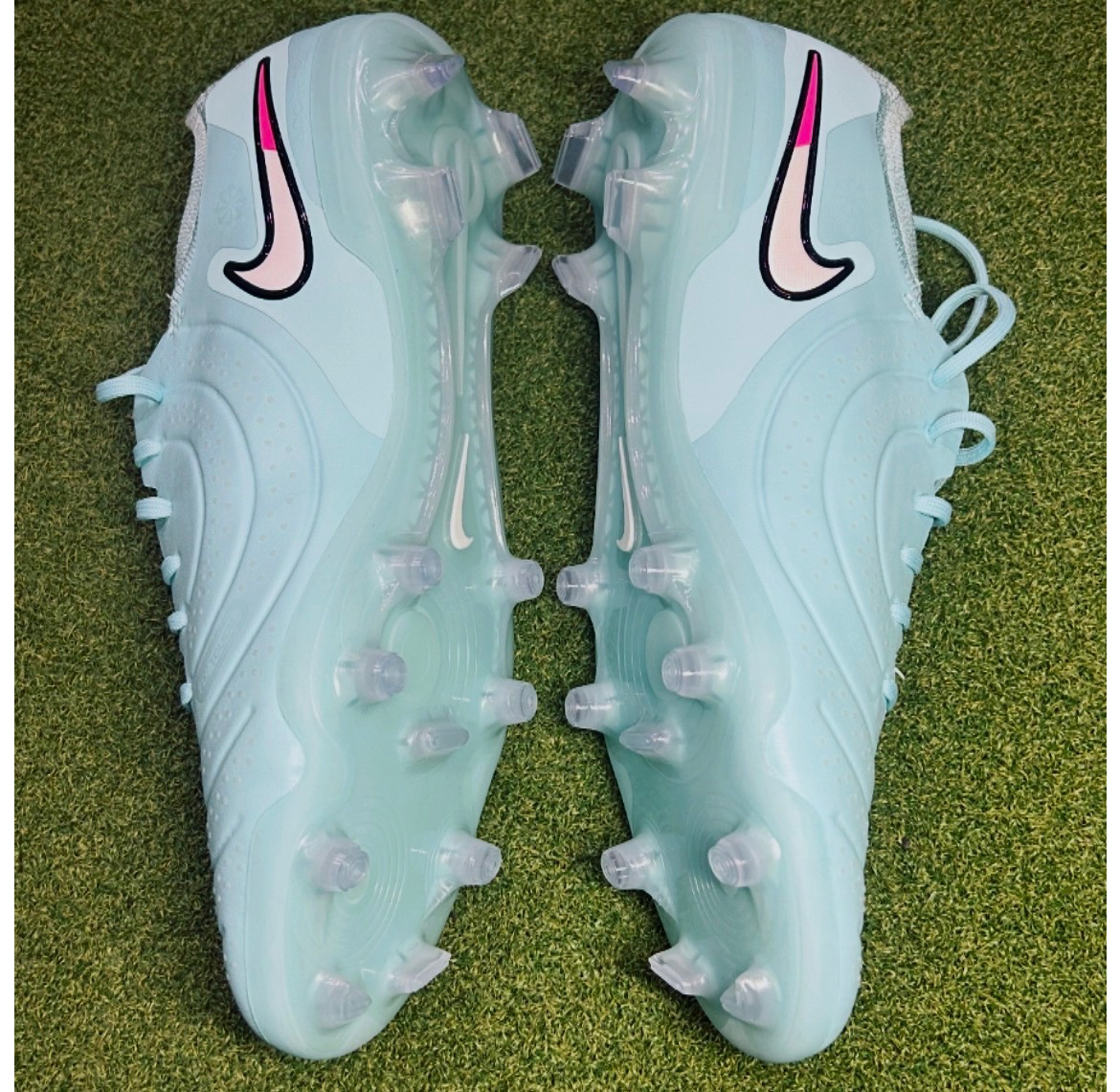 Nike Tiempo Legend 10 Elite FG Herren Light Blue/White stud view