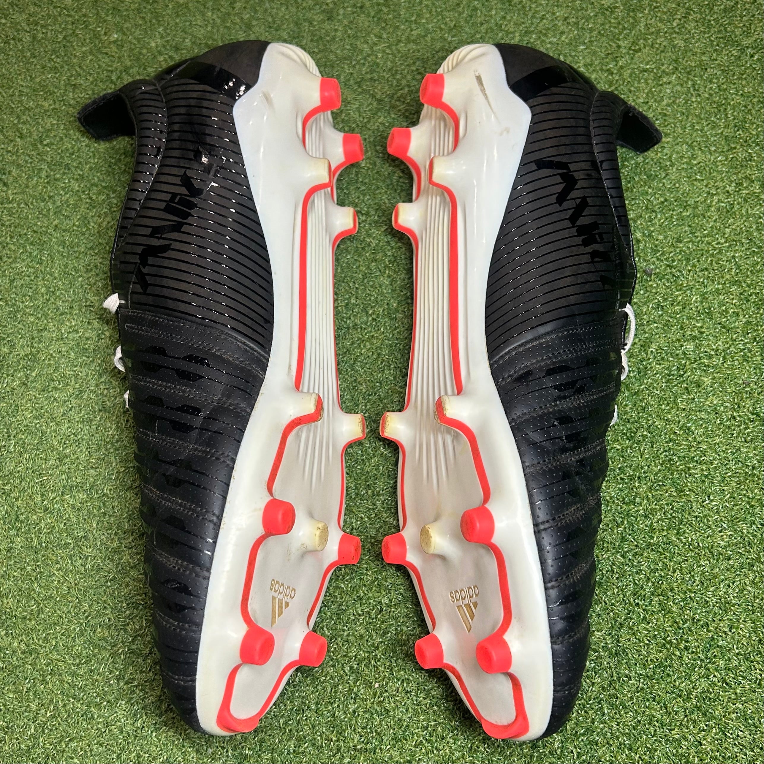Adidas Malice FG Core Black/Signal Pink/Crystal White stud view