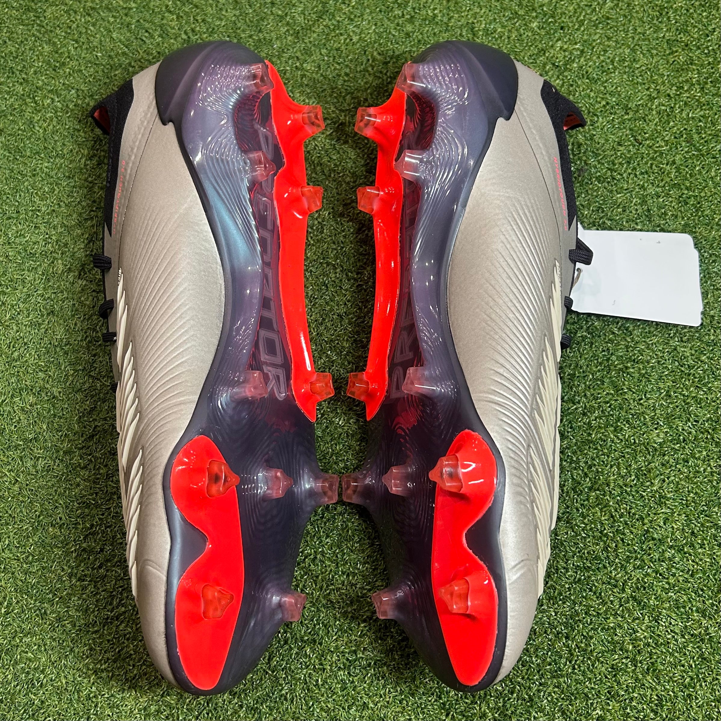 Adidas Predator Elite Vivid Horizon Pack FG Platin Metallic/Aurora Black/Carbon stud view
