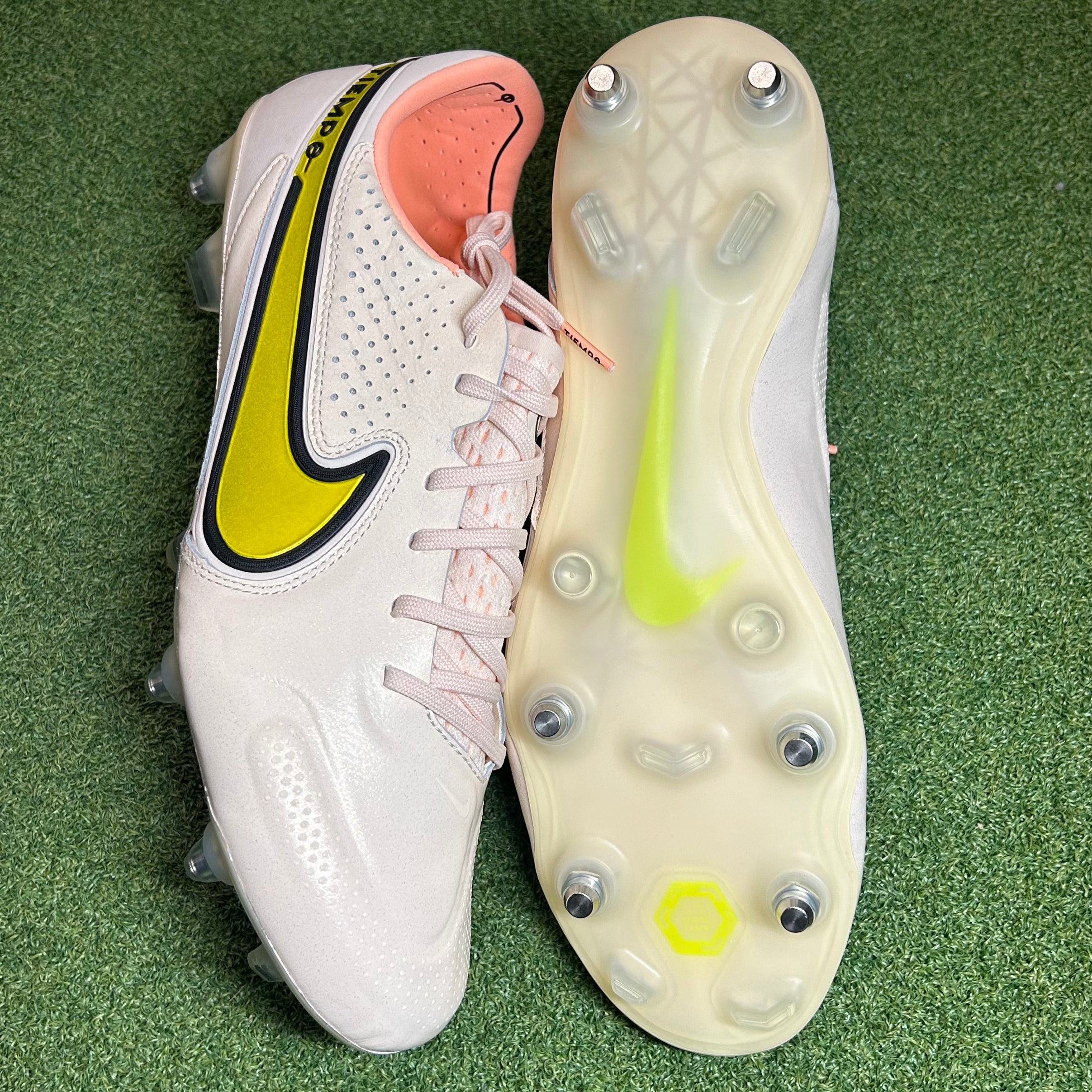 NIKE TIEMPO LEGEND IX ELITE SG anti-clog Guava Ice/Yellow Strike/Sunset Glow side view