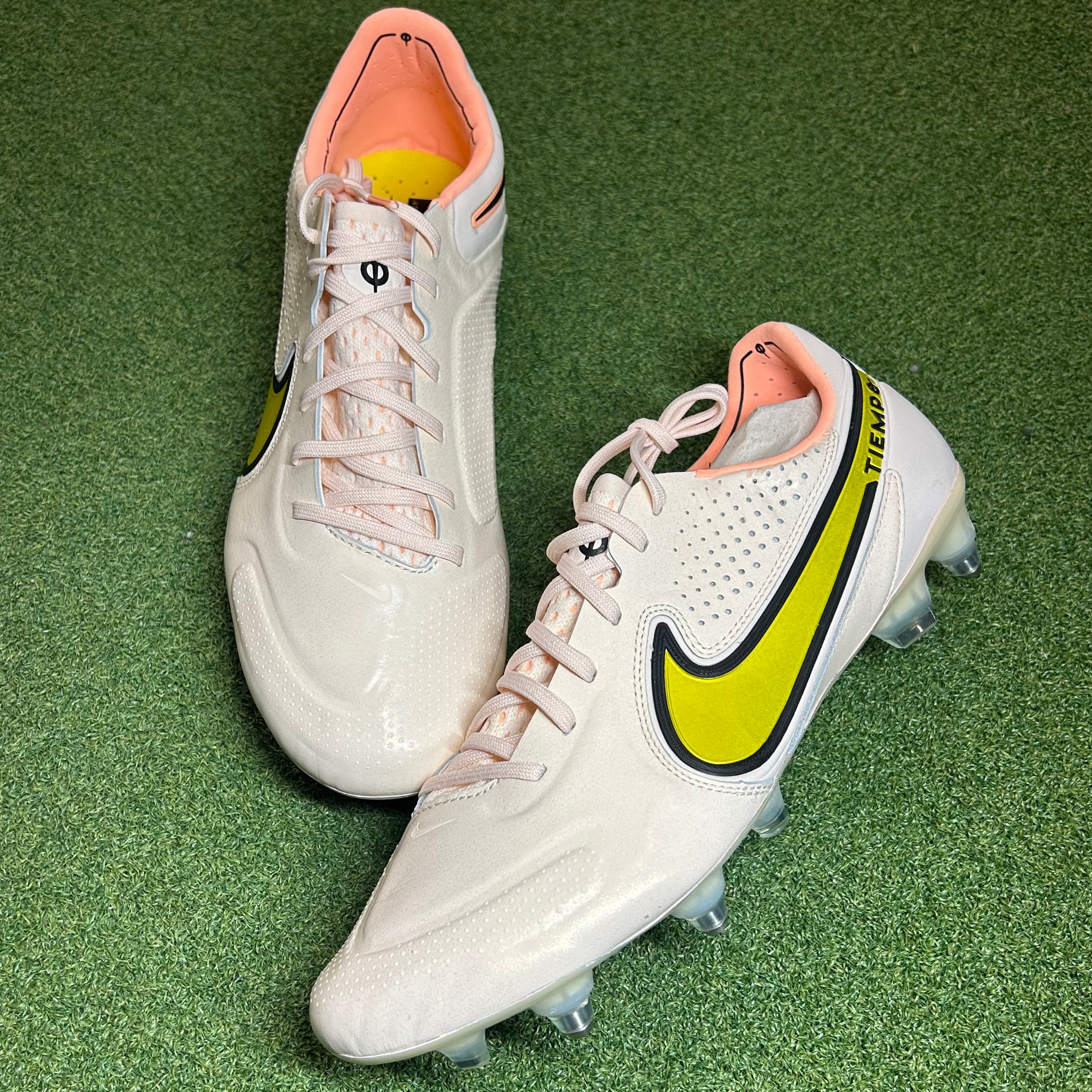 NIKE TIEMPO LEGEND IX ELITE SG anti-clog Guava Ice/Yellow Strike/Sunset Glow front view